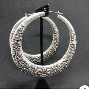 Vintage Elegant Silver Earrings